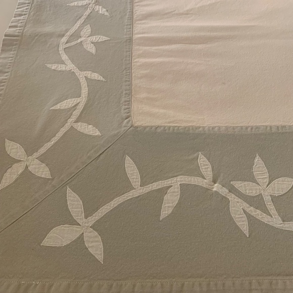 Appliqué Tablecloth - Picture 2 of 4